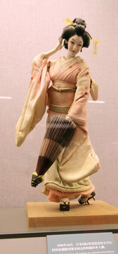 日本绢制持伞人偶