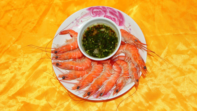 白焯草虾