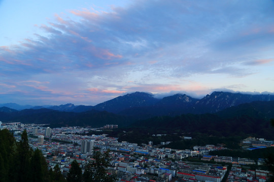 栾川县城全景图