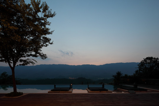 温泉会所夜景