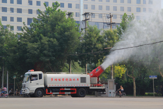 多功能雾炮洒水车