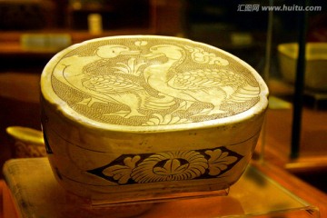 古代花纹陶瓷枕