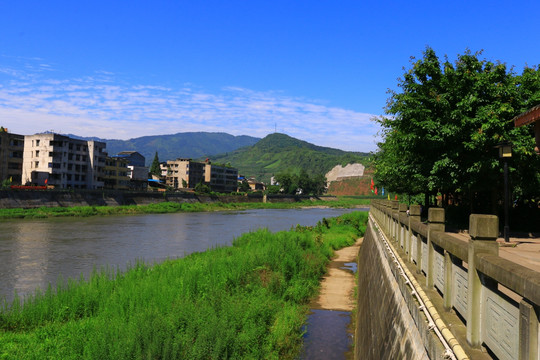 荥经 经河 岸堤