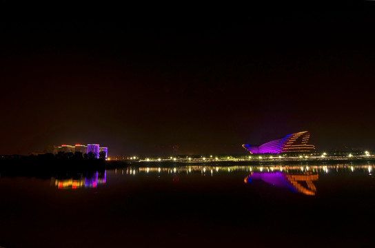 金华歌剧院和万达广场紫色夜景