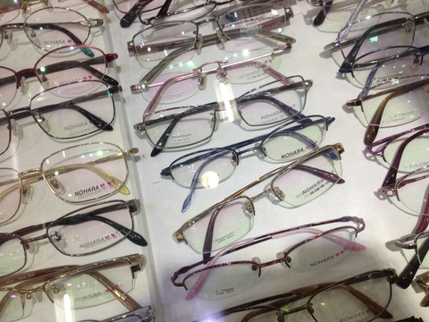 眼镜店 配眼镜