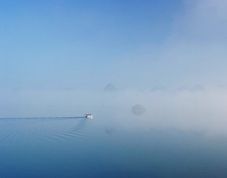 湖上轻舟 靖西渠洋湖风光