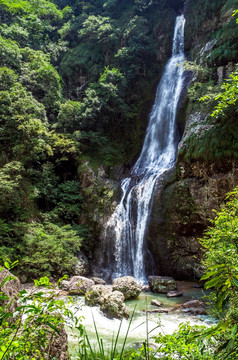 山间溪流