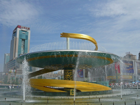 天府广场黄龙水瀑雕塑喷泉