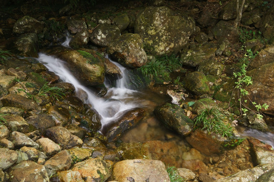 山石泉水景观