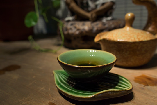 荷叶茶盏陶瓷艺术品写真
