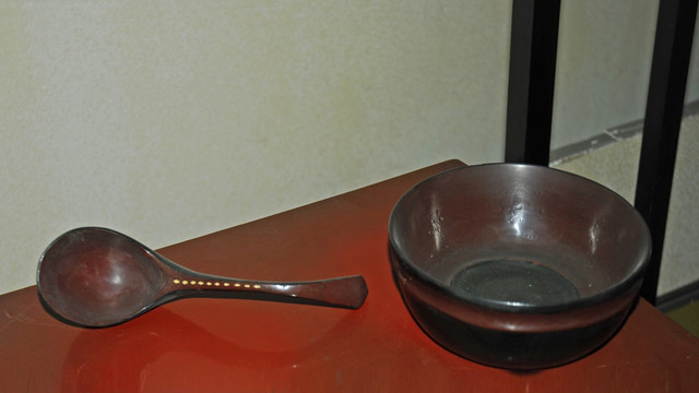 汉代素面漆碗勺