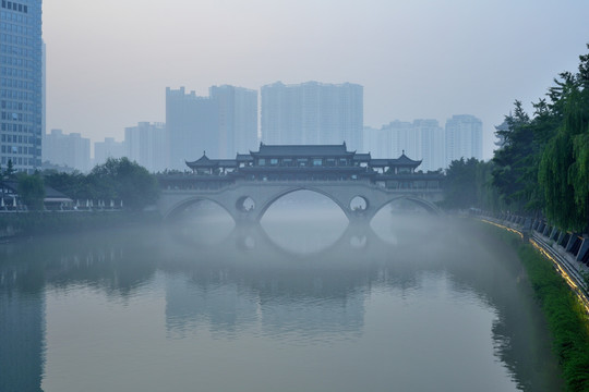 成都安顺廊桥江雾