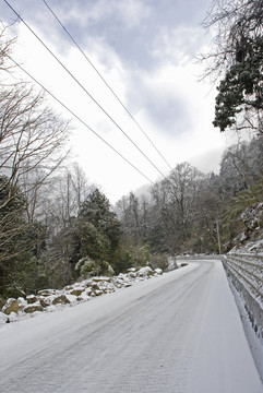 G318风光川藏线雪景