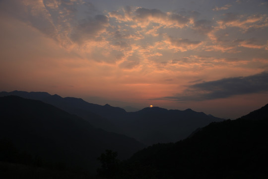 山间云霞