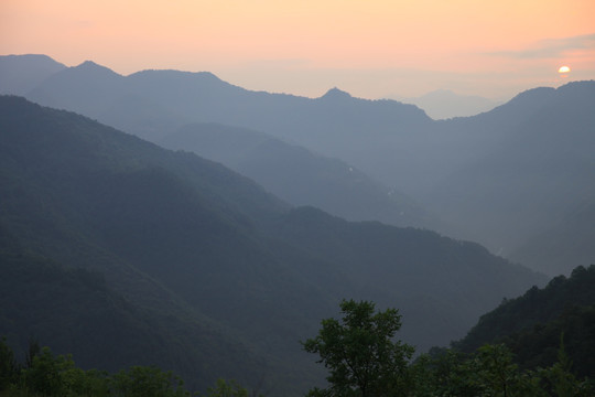 山间云霞