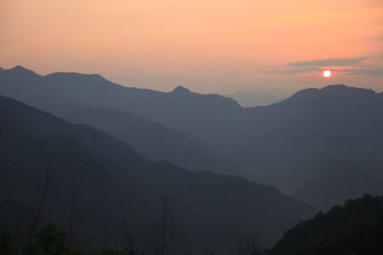 山间云霞