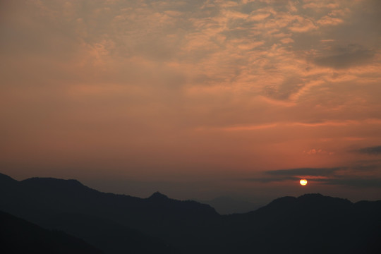 山间云霞
