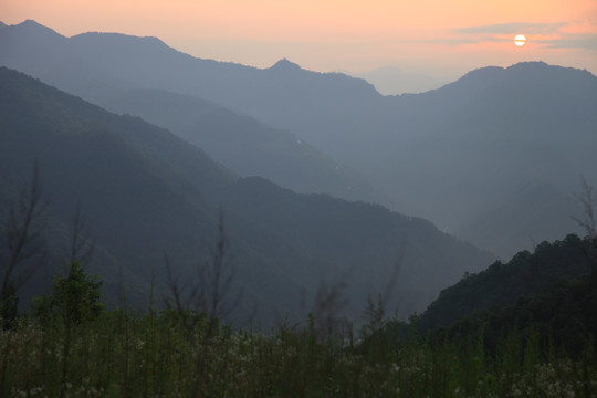 山间云霞