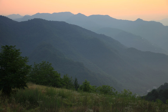 山间云霞