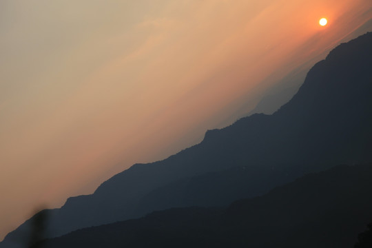 山间云霞