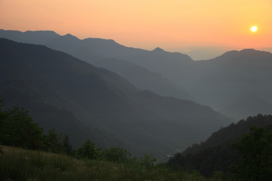 山间云霞