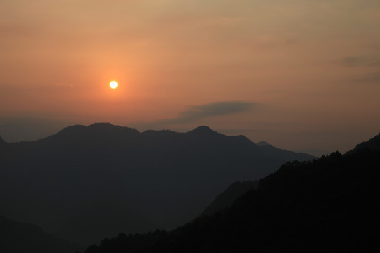 山间云霞