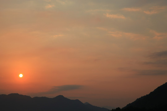 山间云霞