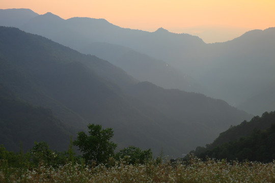 山间云霞
