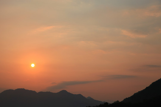 山间云霞