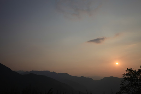 山间云霞