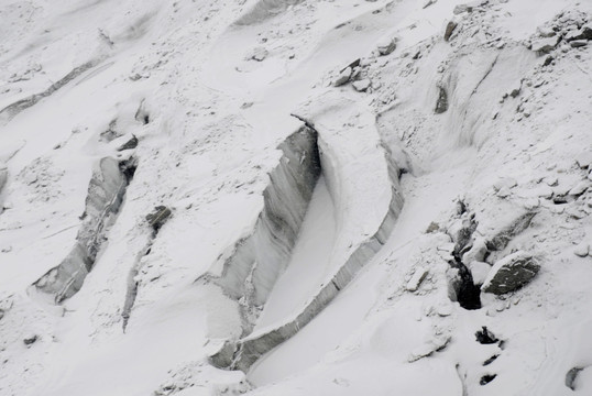 海螺沟冰川冰洞冰裂缝特写