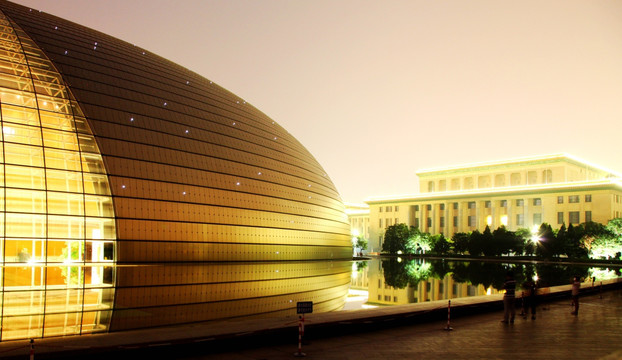 北京国家大剧院与人民大会堂夜景