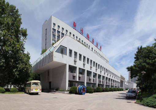 北京林业大学主楼侧影