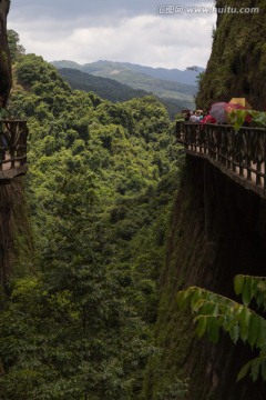 山谷悬崖上的风景区