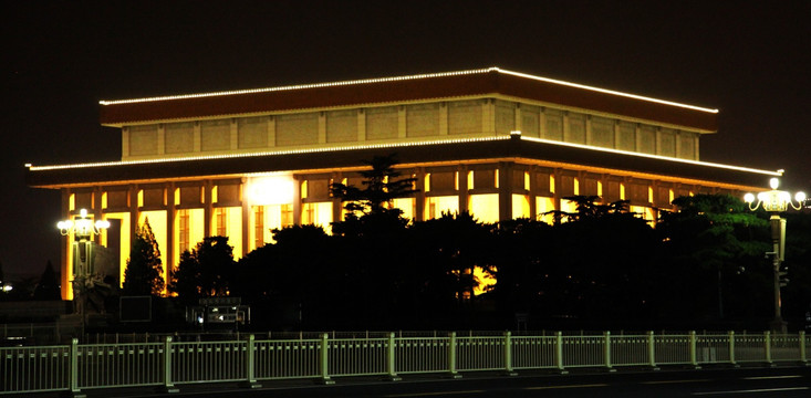 北京毛主席纪念堂夜景