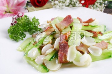 青瓜腊肉炒百合