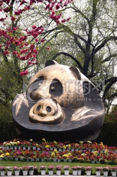 成都大熊猫繁育基地雕塑
