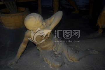 刘氏庄园收租院泥塑被鞭打的儿童