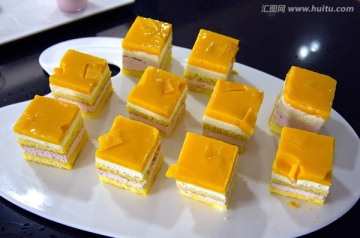 黄桃布丁慕斯蛋糕