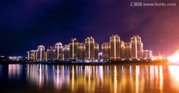 迷人的江滨夜景