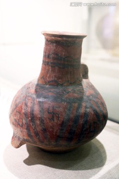 马家窑文化彩陶单耳壶