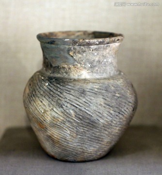 马家窑文化弦纹陶罐