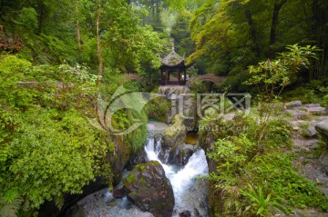 峨眉山清音阁牛心亭