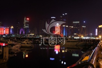 帆船与城市