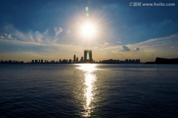 东方之门金鸡湖
