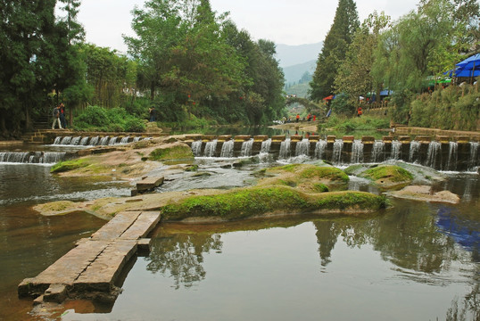 雅安上里古镇雅龙河踏水桥