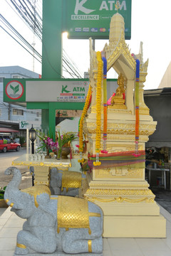 泰国街头佛龛大象石雕