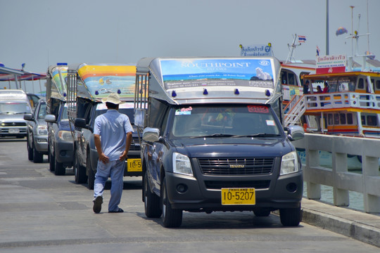 芭堤雅游船码头交通车