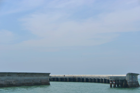 港湾防浪堤