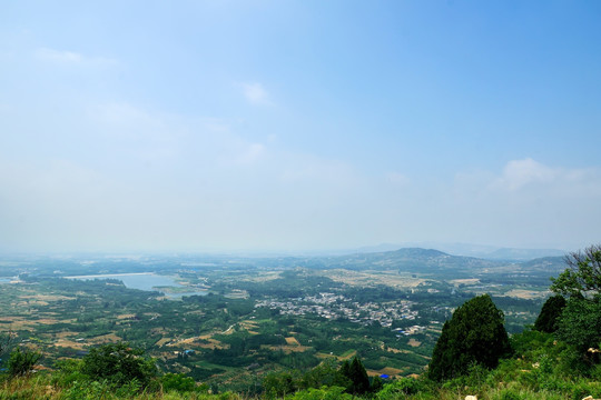 俯瞰山村风光